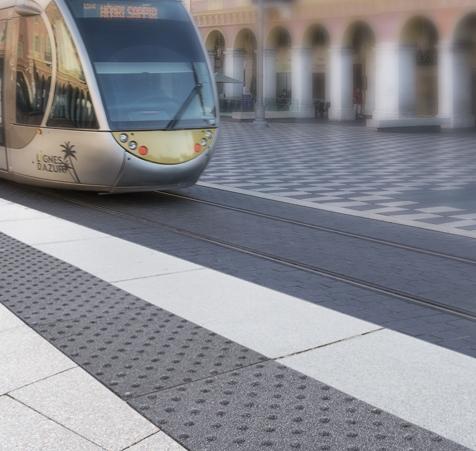 TacPad-Tastpad aus schwarzem Granit neben dem Straßenbahnkai