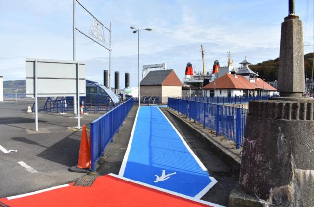 PlastiRoute safety for pedestrians