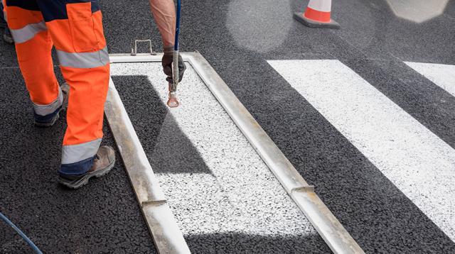 Airless application of waterborne pedestrian crossing