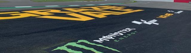 Recognisable patterns and symbols for race tracks