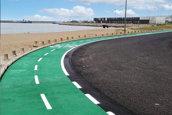 Green PlastiRoute Rollplast used as a bike lane